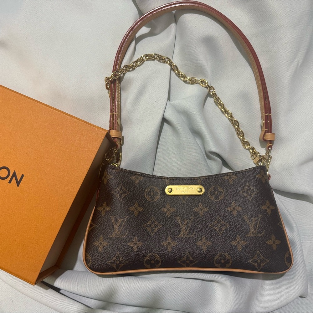 Louis Vuitton Liv pochette